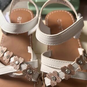 Annie toddler flower sandals, white.